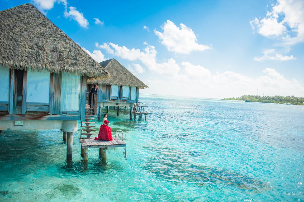 Luxury overwater bungalow honeymoon resort in Maldives with turquoise lagoon